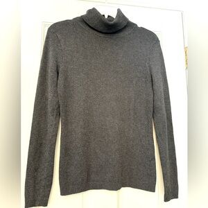 MOTIVE Gray Turtleneck Sweater